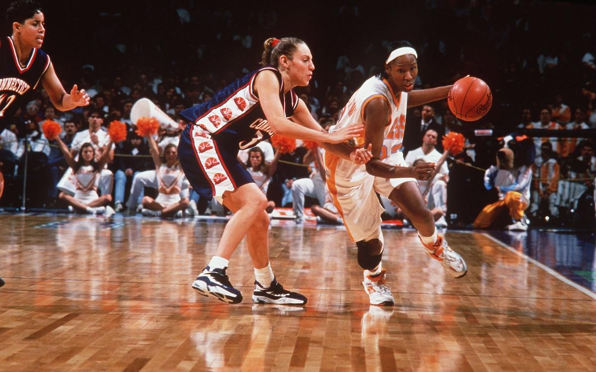 Chamique Holdsclaw drives in Tennessee's back-to-back title run 